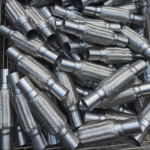 Tubo saldato di precisione con assemblaggio flangiato per sistemi di scarico e fluidi automobilistici