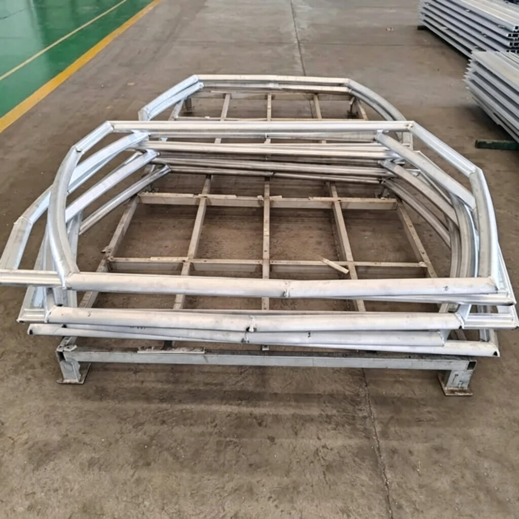 Telaio in alluminio leggero per roulotte a prova di ruggine Telaio RV 4 Struttura del corpo del rimorchio da viaggio con telaio in alluminio con fabbricazione personalizzata per camper da avventura moderni