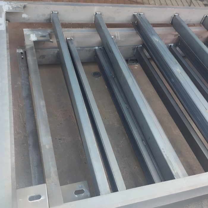 MIG-Schweißen von Metallgitterrahmen – 100 % Durchdringung, Sicherheitsplattformen 4 Metallgitterrahmen Nahaufnahme verzinkte geschweißte Metallgitterrahmen-Halterungen