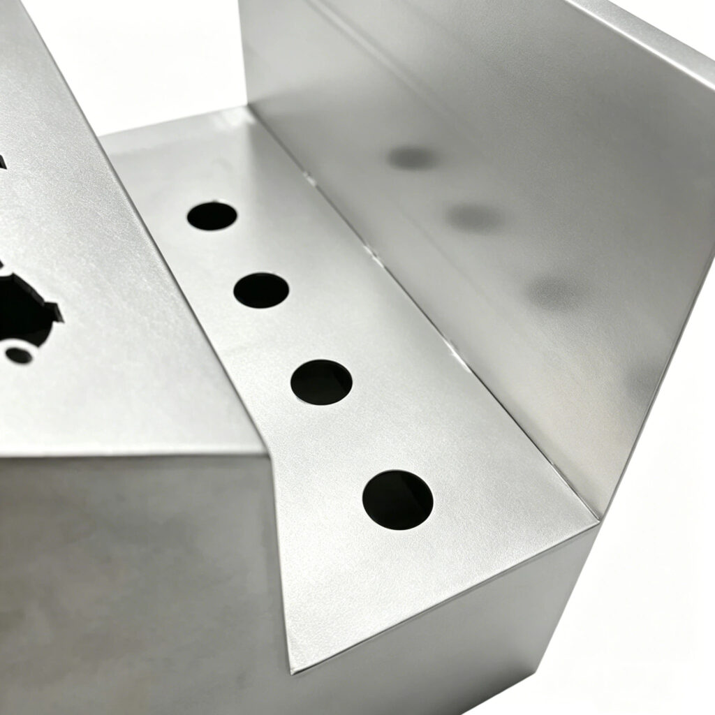 Aluminium-Box-Gehäuse, kundenspezifisch CNC-gefräst, für die Integration industrieller Elektronik 3 Langlebiges Aluminiumgehäuse, verwendet für elektrische Steuerungssysteme und Geräteschutz