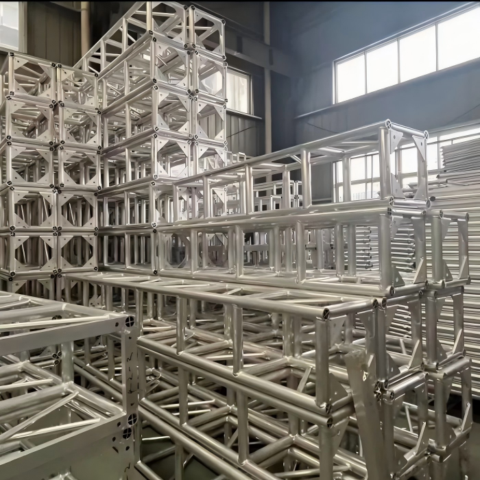 Überlegenes Aluminiumschweißen mit MIG: Vollständiger Leitfaden zu Dünnblechfähigkeit, Schweißhaftung, häufigen Fehlern und Einrichtungsparametern 1 Aluminiumschweißen mit MIG-Verfahren für die Fertigung von dünnem Aluminiumblech mit starker Schweißhaftung und sauberer Oberfläche