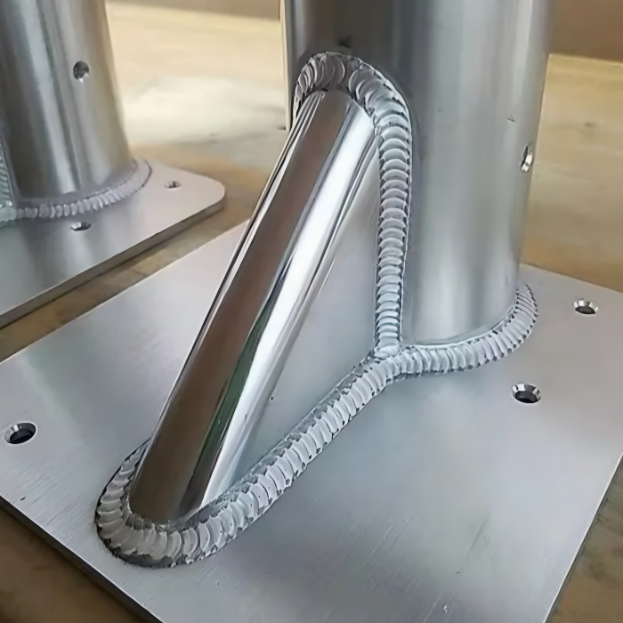 Überlegenes Aluminiumschweißen mit MIG: Vollständiger Leitfaden zu Dünnblechfähigkeit, Schweißhaftung, häufigen Fehlern und Einrichtungsparametern 3 Kundenspezifisches Aluminiumschweißen mit MIG-Verfahren für dünne Aluminiumbleche und langlebige geschweißte Baugruppen